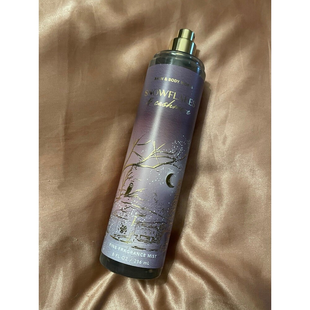 Bath & body Works Snowflakes & Cashmere
fragrance mist
8 oz 236 ML
new